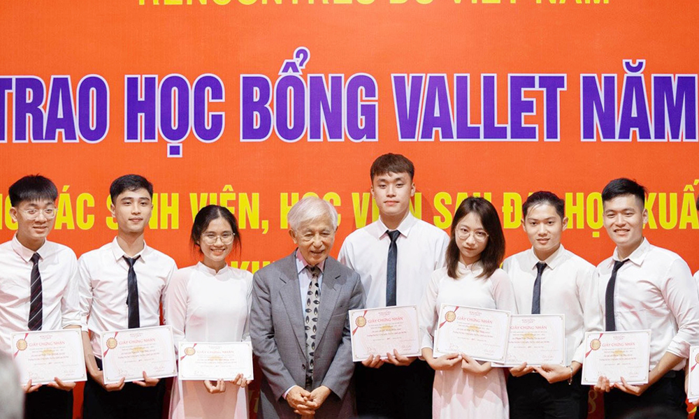 Chàng trai  vượt khó giành học bổng Mỹ